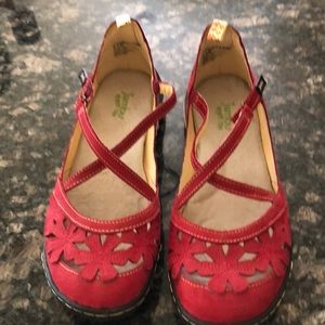 Excellent condition Jambu flat size 8.5